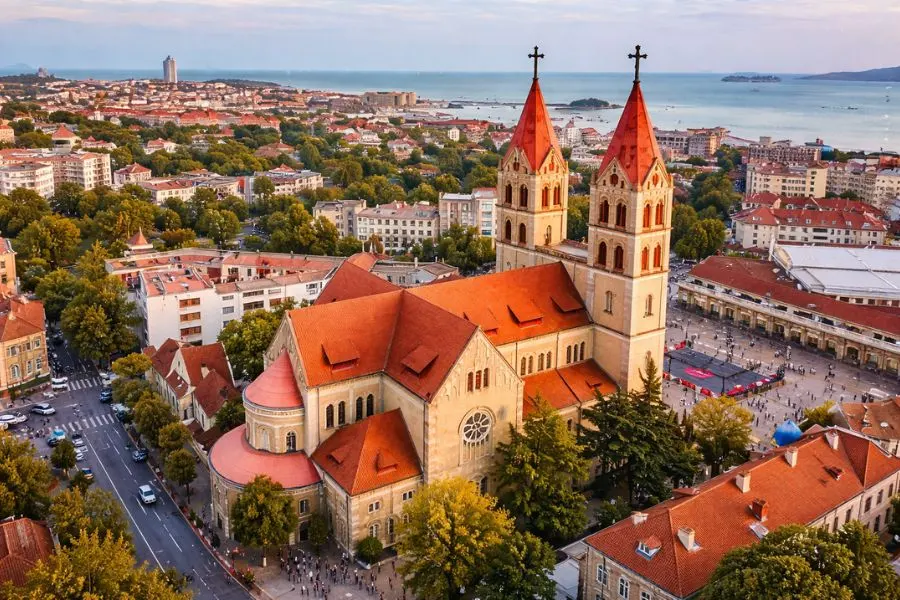 Đặc Điểm Kiến Trúc Độc Đáo Tại Nhà Thờ St. Michael Thanh Đảo