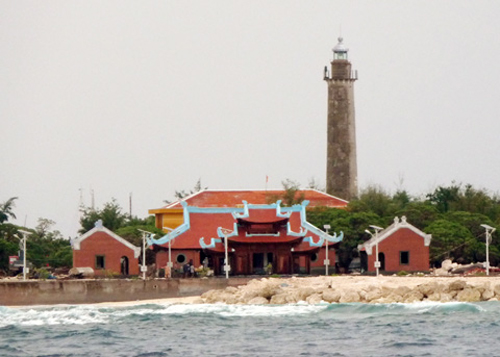 Những ngôi chùa giữa biển Trường Sa