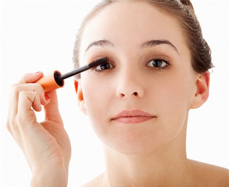 Trang điểm vào mùa hè cần lưu ý gì?