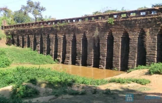 Viếng thăm cây cầu 1000 năm tuổi trong tour Campuchia