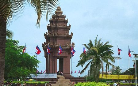 Tượng đài Độc lập và kỷ niệm ngày giải phóng Campuchia
