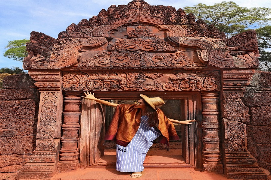 Đền Banteay Srei với nét điêu khắc tinh xảo và đồ sộ nhất Campuchia