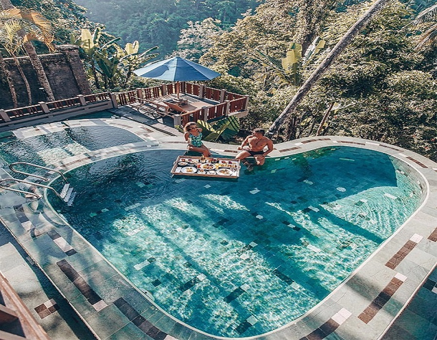 Hồ bơi trái tim lơ lửng giữa khu rừng nhiệt đới ở Bali xinh đẹp