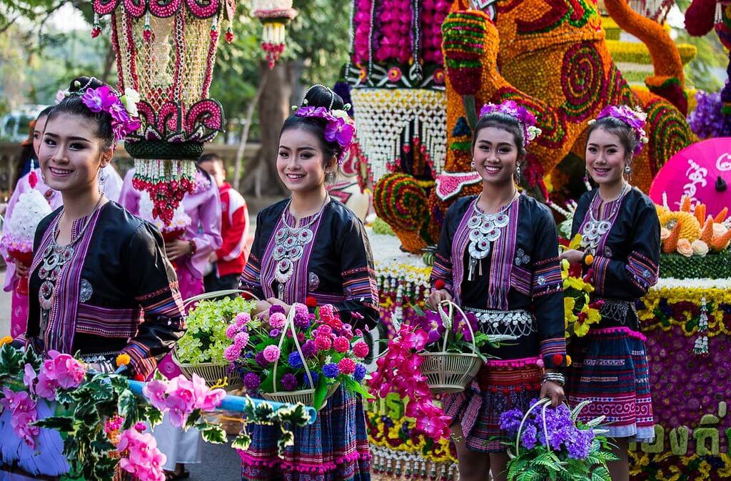 Du lịch Thái Lan khám phá lễ hội Bosang Umbrella Fair đầy màu sắc