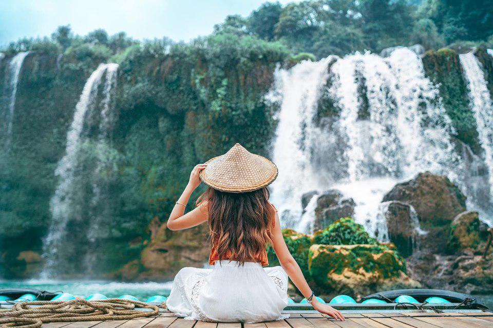 Xả stress cuối tuần ở thác Bản Giốc tại Cao Bằng ngỡ như xứ sở thần tiên Bali