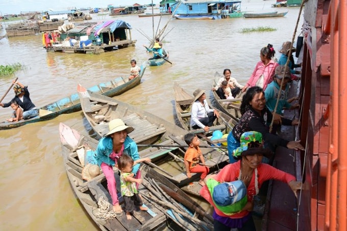 Người Việt sống lay lắt trên Biển Hồ