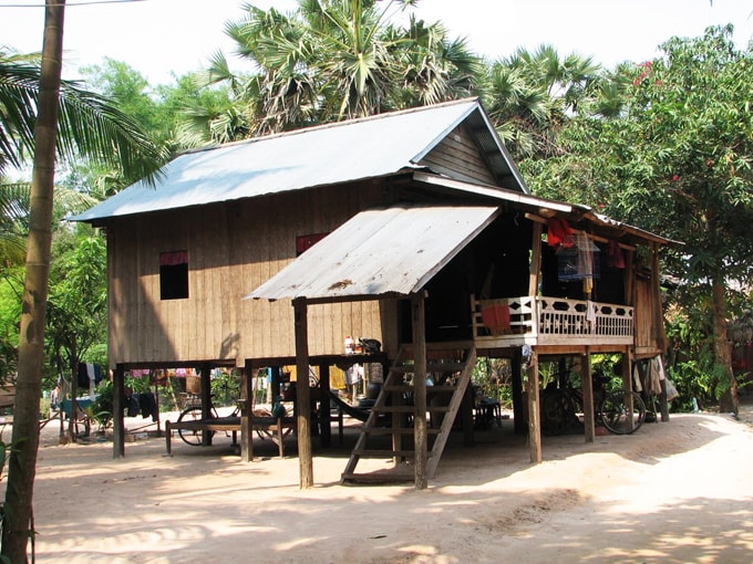 Phong tục treo khăn trên cửa nhà ở Campuchia