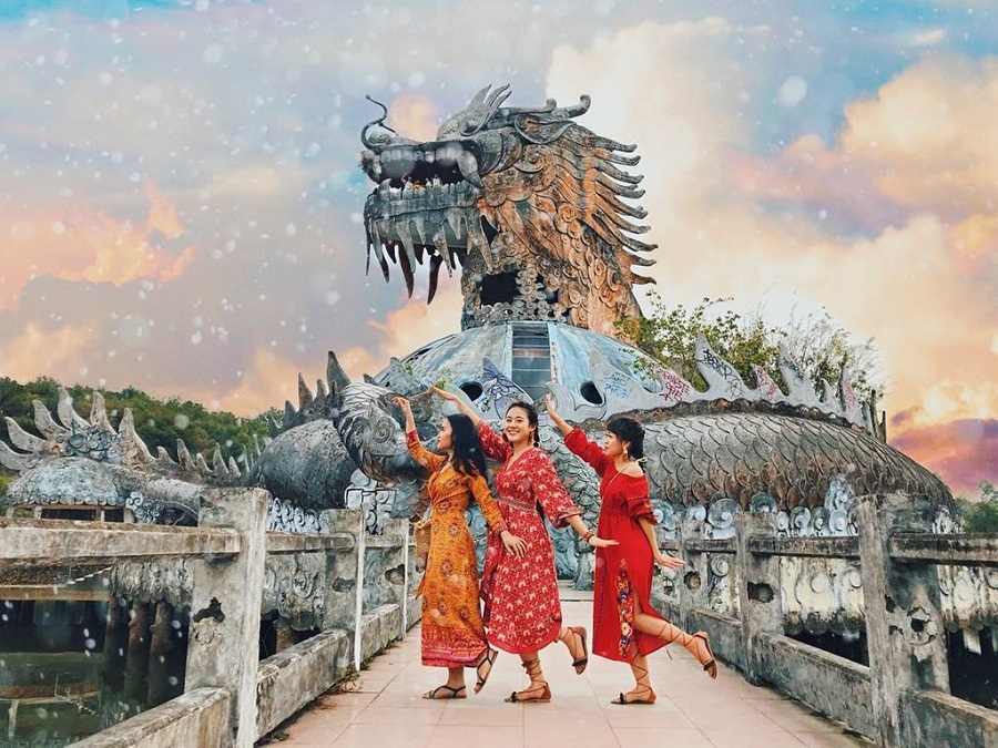 Vẻ bí ẩn của công viên hồ Thủy Tiên bị bỏ hoang nổi tiếng ở Huế