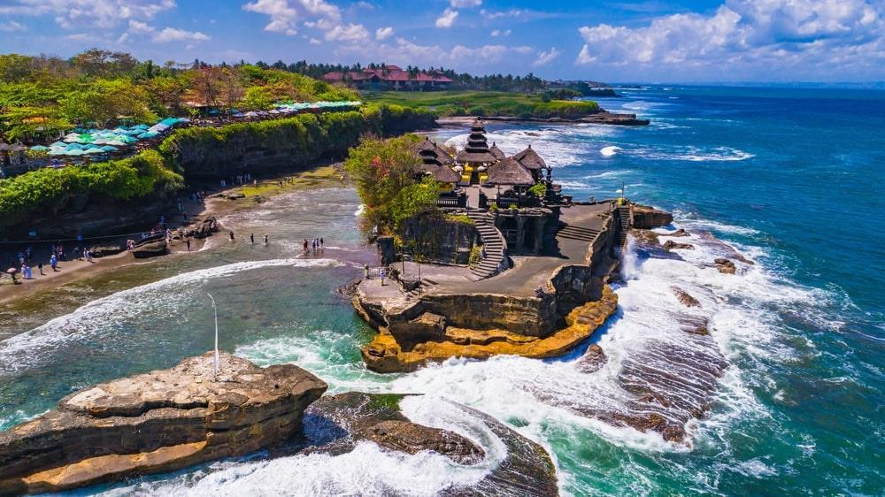 7 ngôi đền thiêng ở Bali thu hút đông đảo khách du lịch Indonesia