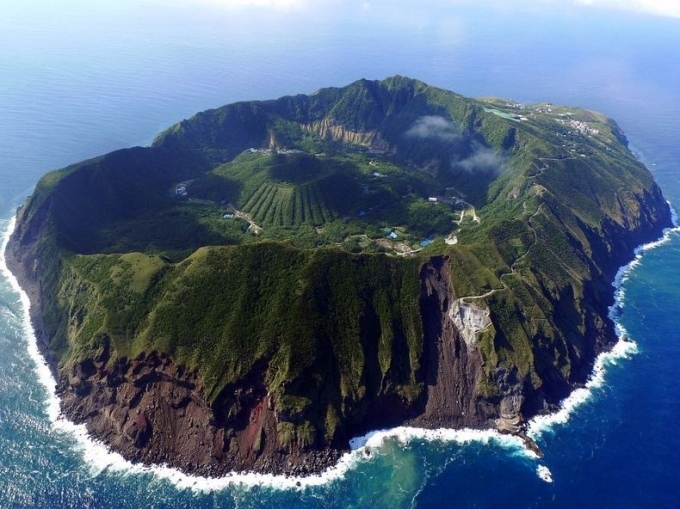 Đảo núi lửa Aogashima ở Nhật Bản