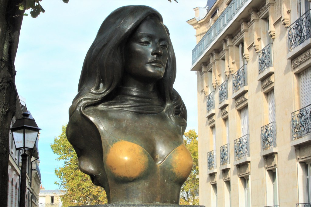 7 bức tượng nổi tiếng với niềm tin chạm vào sẽ may mắn trên thế giới