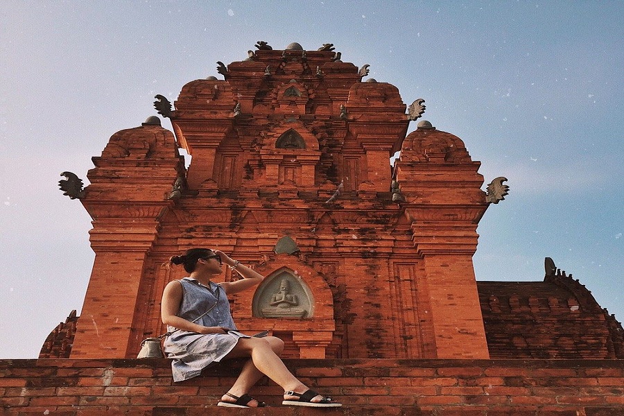 Đứng hình với tháp Chàm giữa lòng Hà Nội giống y hệt như phiên bản gốc