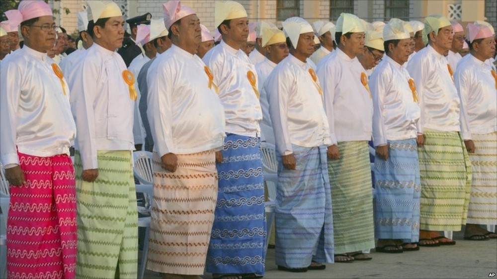 Myanmar - Đất nước đàn ông mặc váy nhai trầu, phụ nữ bôi Thanaka