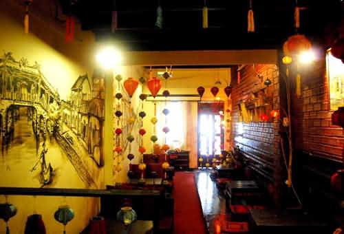 Thưởng thức cà phê phố cổ Hội An