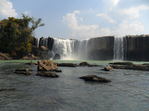 Chuyện tình đôi thác Tây Nguyên