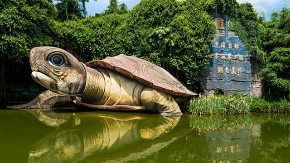 Kinh ngạc với hồ nước có 'thủy quái' sinh sống đầy bí ẩn ở Trung Quốc