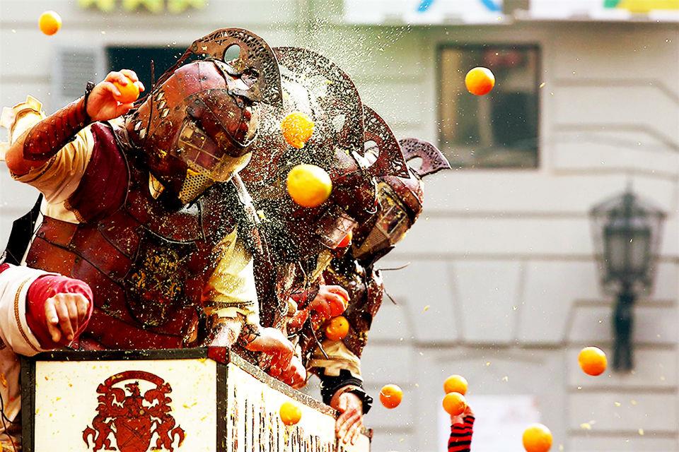 Độc đáo 'Trận chiến cam' ở Italia