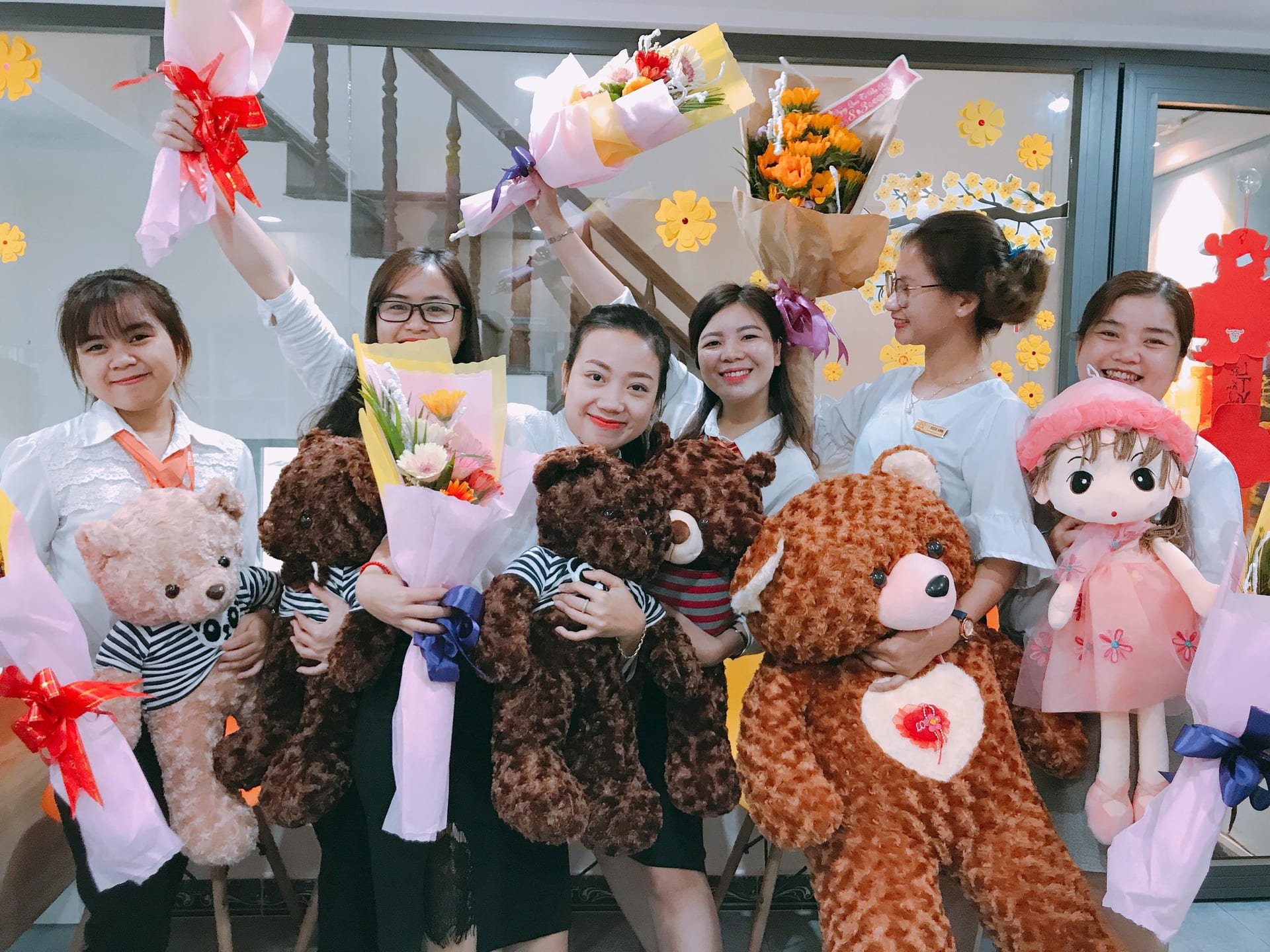 Ý tưởng tổ chức 8-3 đáng nhớ cho 'nửa kia' của công ty