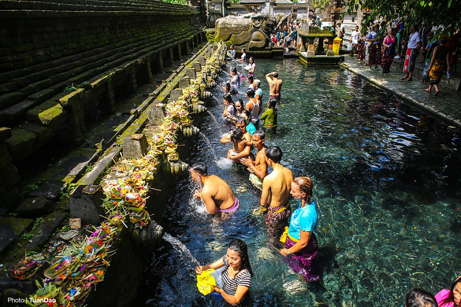 Đền Tirta Empul, ngôi đền nước linh thiêng bậc nhất Bali