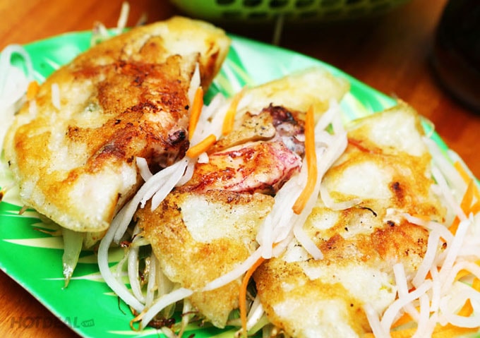 Bánh xèo mực nhiều hơn bột ở Nha Trang