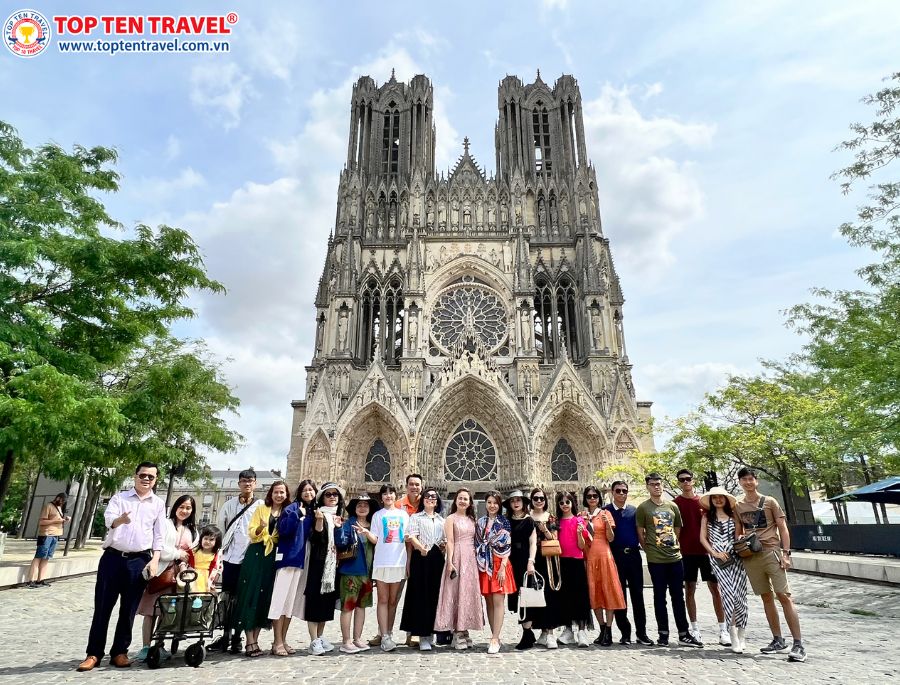 Tour Châu Âu Giá Tốt: Đức - Hà Lan - Bỉ - Pháp 9N8D