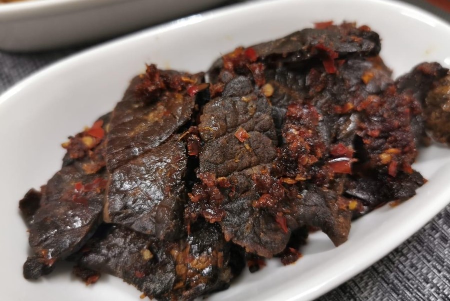 Hati Buyah là một món gan bò khô mang hương vị đậm đà
