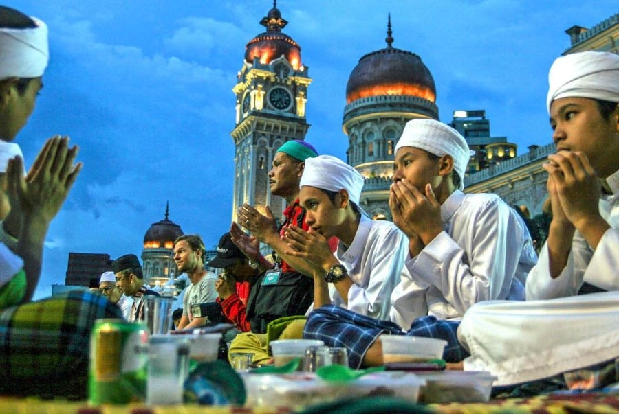 Tháng Ramadan là được xem là tháng linh thiêng nhất trong năm để thực hiện nhịn ăn từ lúc bình minh đến hoàng hôn