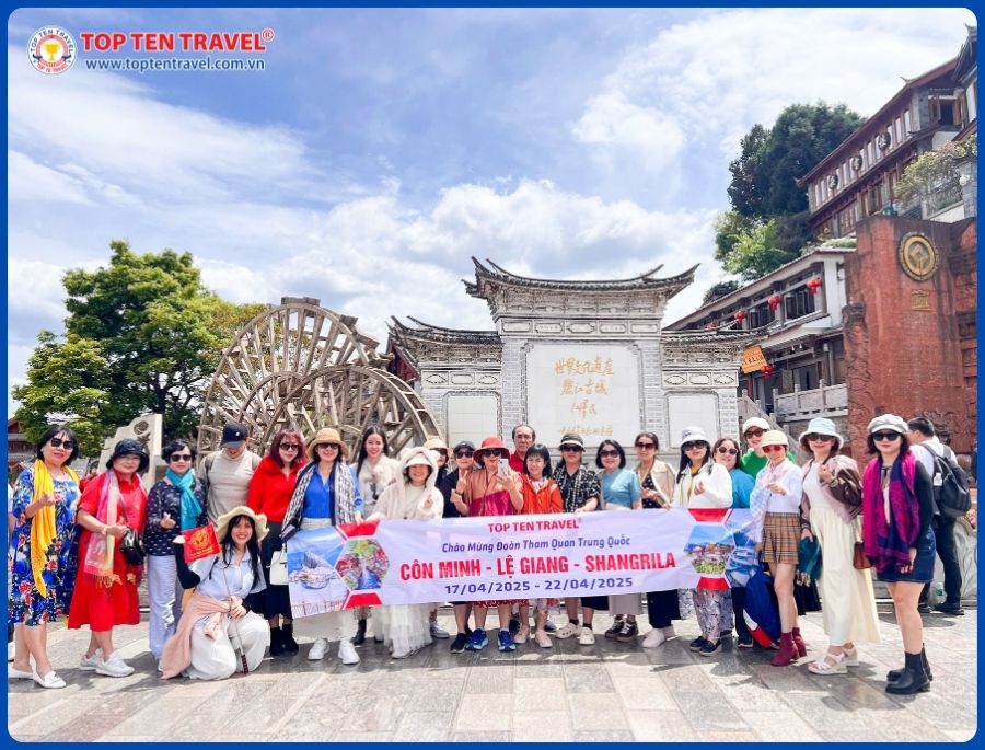 Mùa hè ở Lệ Giang có nắng, nhưng không quá gắt, tạo điều kiện thuận lợi cho du khách vui chơi và trải nghiệm