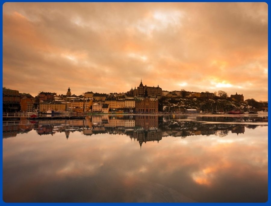 Ánh mặt trời không bao giờ tắt vào thời điểm đêm trắng tại Bắc Âu