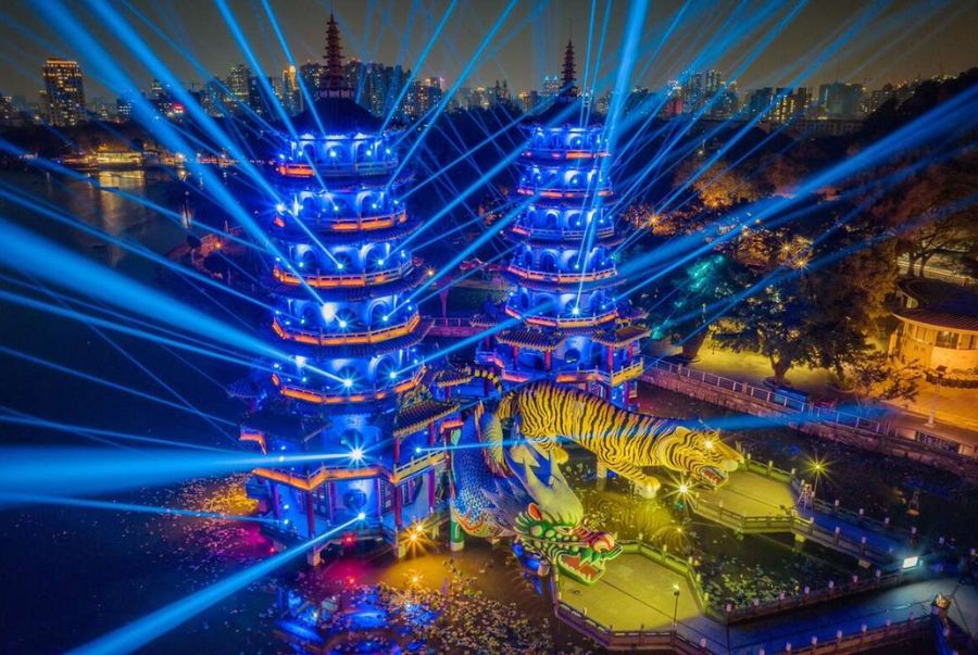 Lễ hội ánh sáng Cao Hùng là sự kiện độc đáo kết hợp nghệ thuật ánh sáng, trình chiếu 3D, pháo hoa và âm nhạc