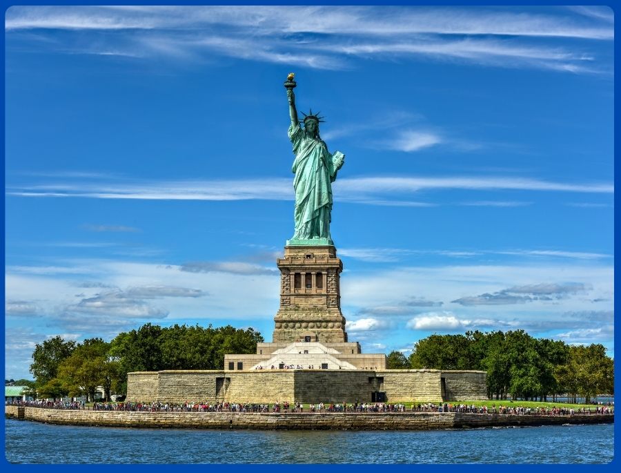 Tượng Nữ Thần Tự Do (Statue of Liberty) được khánh thành chính thức vào ngày 28/10/1886 tại đảo Liberty