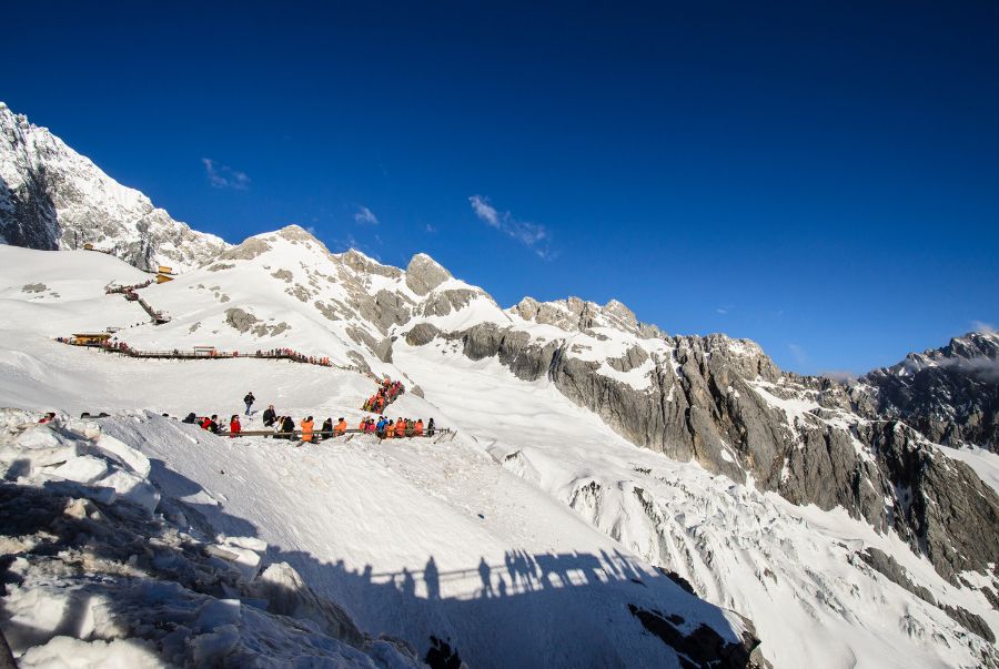 Núi Tuyết Ngọc Long là biểu tượng thiêng liêng của người Naxi