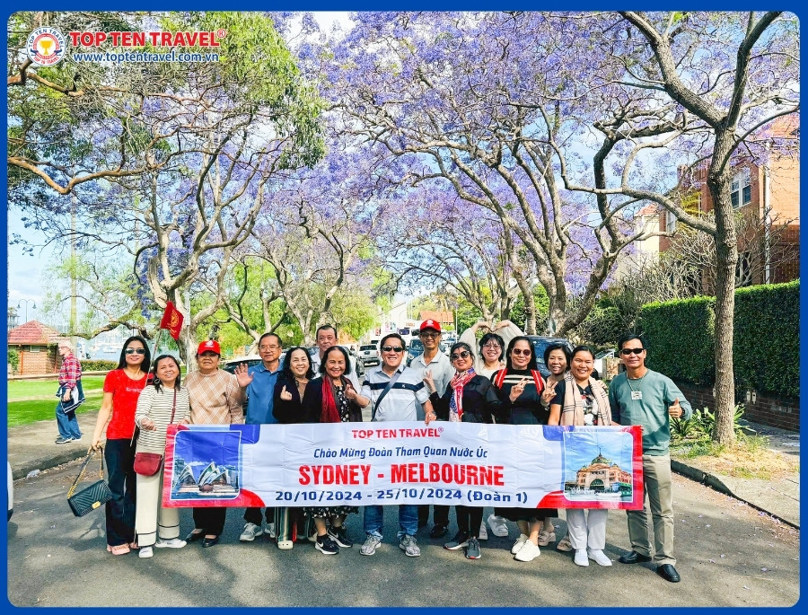 Khung cảnh lãng mạn của khu phố cổ mỗi khi mùa xuân ghé ngang