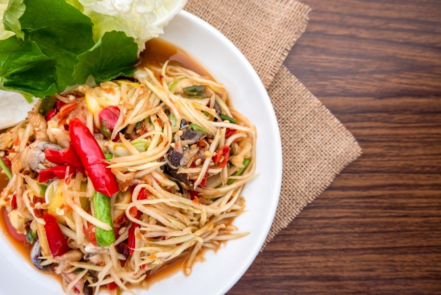 Món gỏi đu đủ cay ăn kèm cùng cua đồng tươi ngon