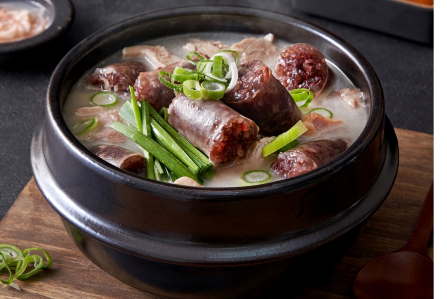 Sundae Gukbap được nấu từ dồi sundea và là nét đặc trưng trong ẩm thực Hàn Quốc