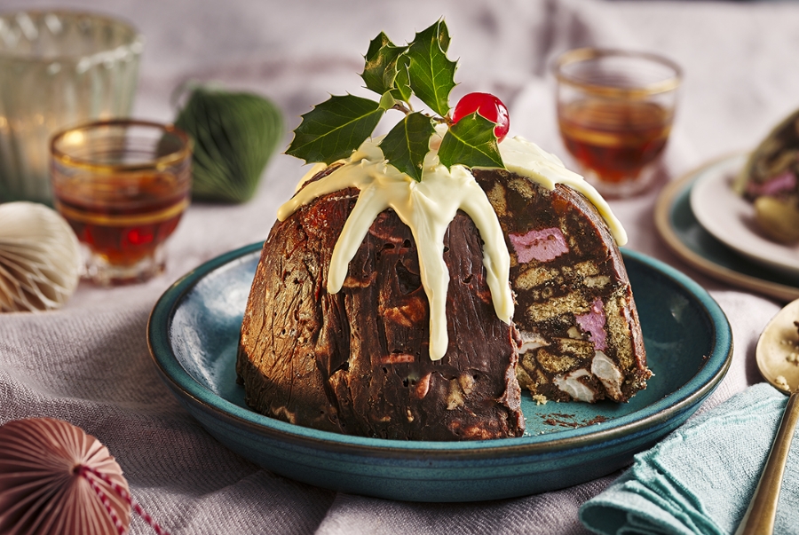 Bánh pudding Giáng sinh nước Anh thơm nồng rượu rum