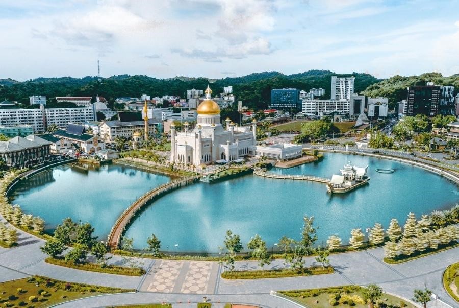 Thánh đường Hồi giáo Sultan Omar Ali Saifuddien được xem là biểu tượng của Brunei