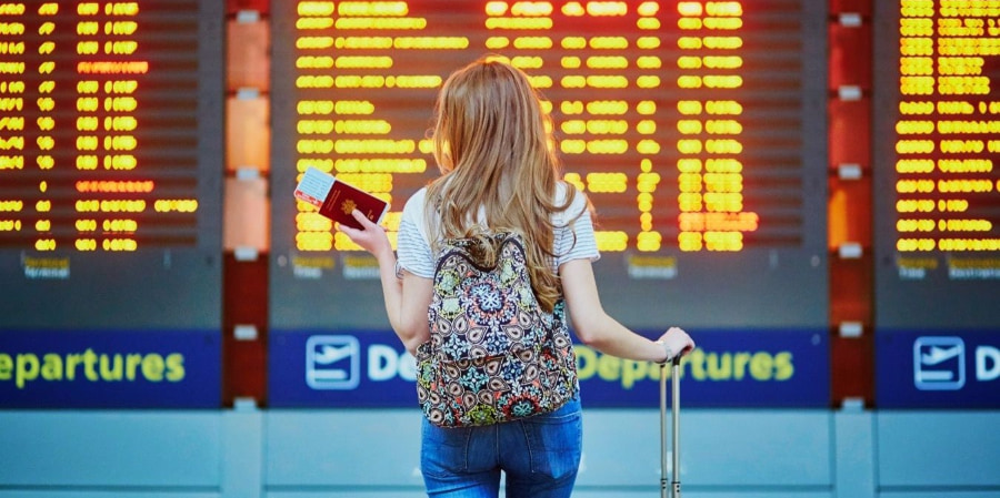 Để đi du lịch Okinawa tự túc, hầu hết du khách quốc tế sẽ lựa chọn đường hàng không là phương tiện di chuyển chính