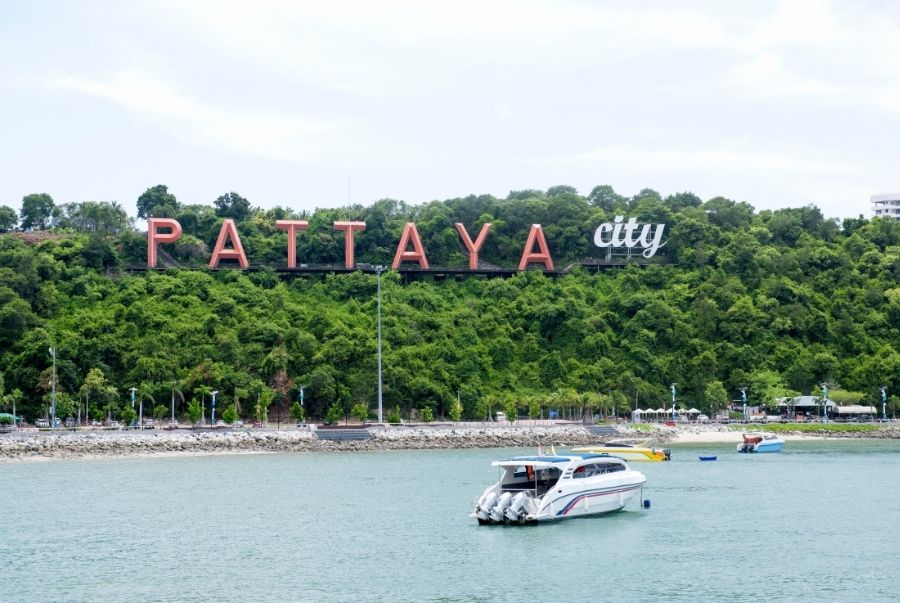 Pattaya – thành phố biển sôi động, thiên đường giải trí với bãi cát trắng và biển xanh