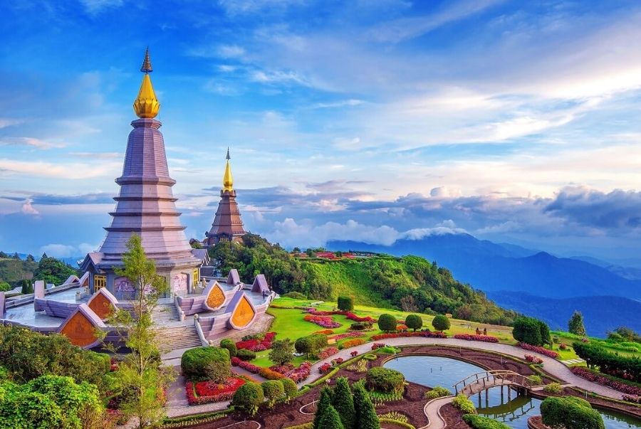 Chiang Mai là “đóa hồng phương Bắc” của Thái Lan, nổi bật với chùa cổ kính và núi non hùng vĩ