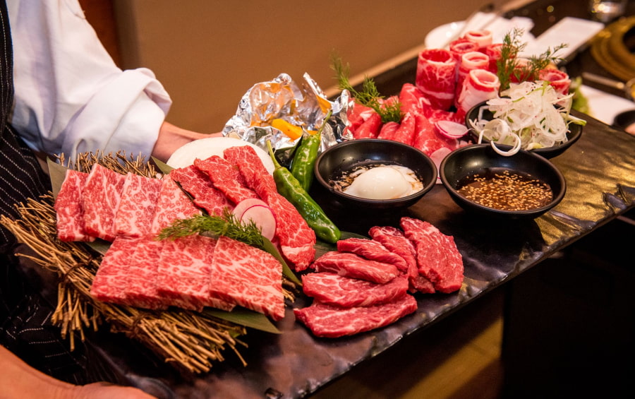 Khi du lịch Kobe, việc tìm một địa điểm uy tín để thưởng thức Bò Kobe chính hiệu là rất quan trọng