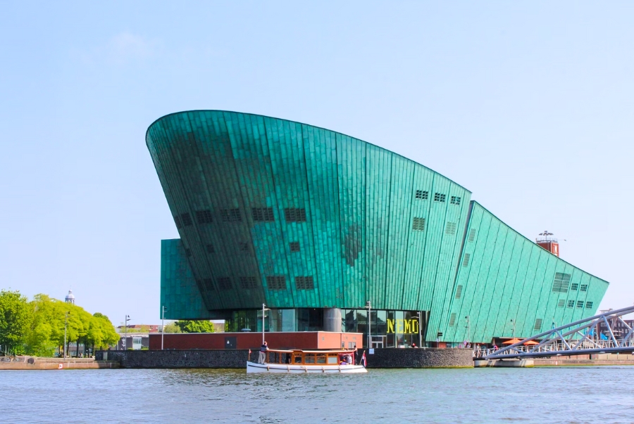 NEMO Science Museum là bảo tàng khoa học tương tác lớn nhất Hà Lan