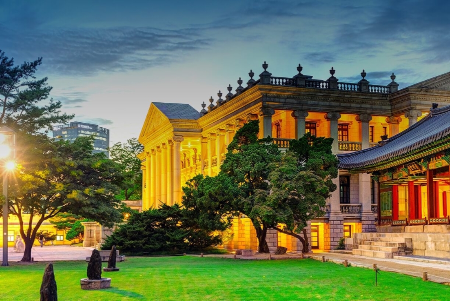 Bên cạnh các công trình truyền thống Hàn Quốc còn có những toà kiến trúc châu Âu