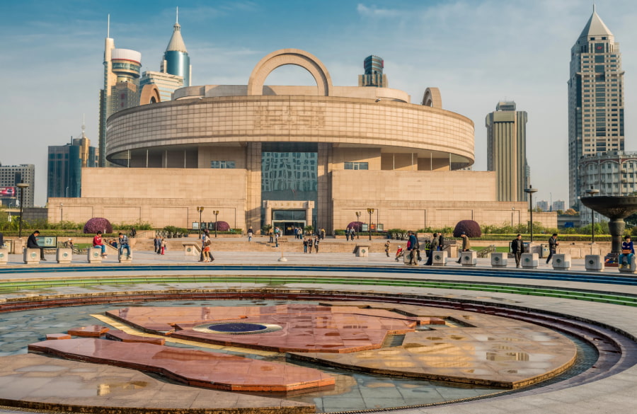 Quảng trường Nhân dân là một không gian xanh rộng lớn và là một trong những địa điểm du lịch Thượng Hải quan trọng