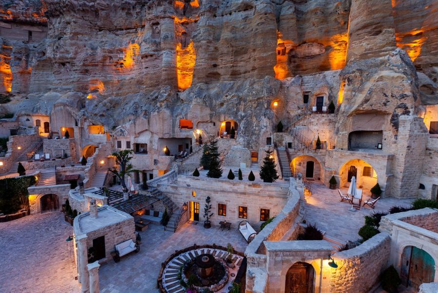 Cappadocia là vùng đất huyền thoại với địa hình đá vôi kỳ ảo 