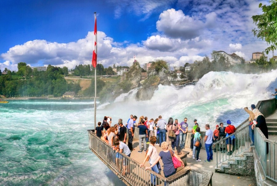 Rhine Falls thác nước lớn nhất châu Âu hùng vĩ quanh năm