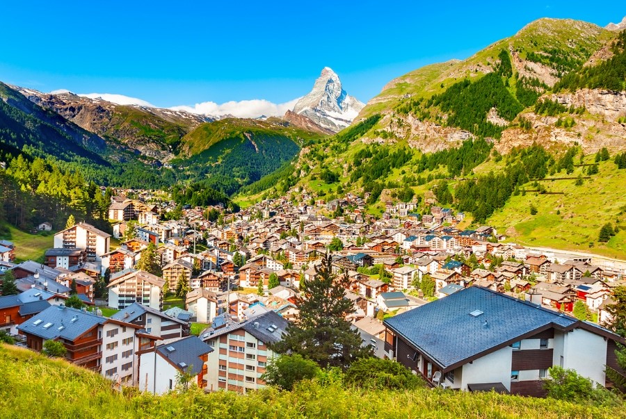 Zermatt ngôi làng không khói xe dưới chân núi Matterhorn
