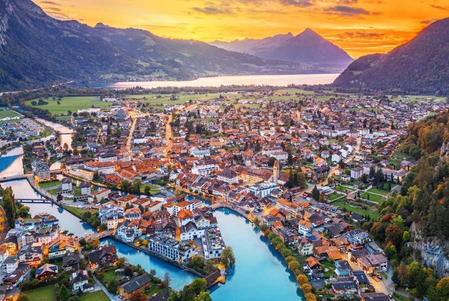 Interlaken thị trấn giữa hai hồ nổi tiếng trung tâm khám phá vùng Jungfrau