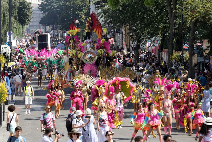 Notting Hill Carnival là lễ hội đường phố lớn và rực rỡ nhất Châu Âu.