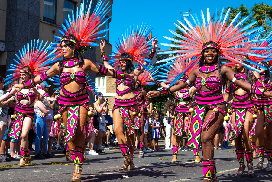 Notting Hill Carnival nổi bật với màn diễu hành rực rỡ với trang phục lộng lẫy